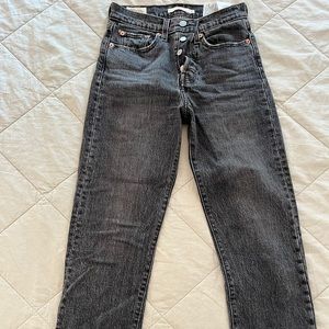 Wedgie Levi’s jeans in faded black
